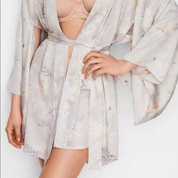 Victoria Secret Dream Floral Gray Kimono Robe Women's Size XS - Picture 2 of 13